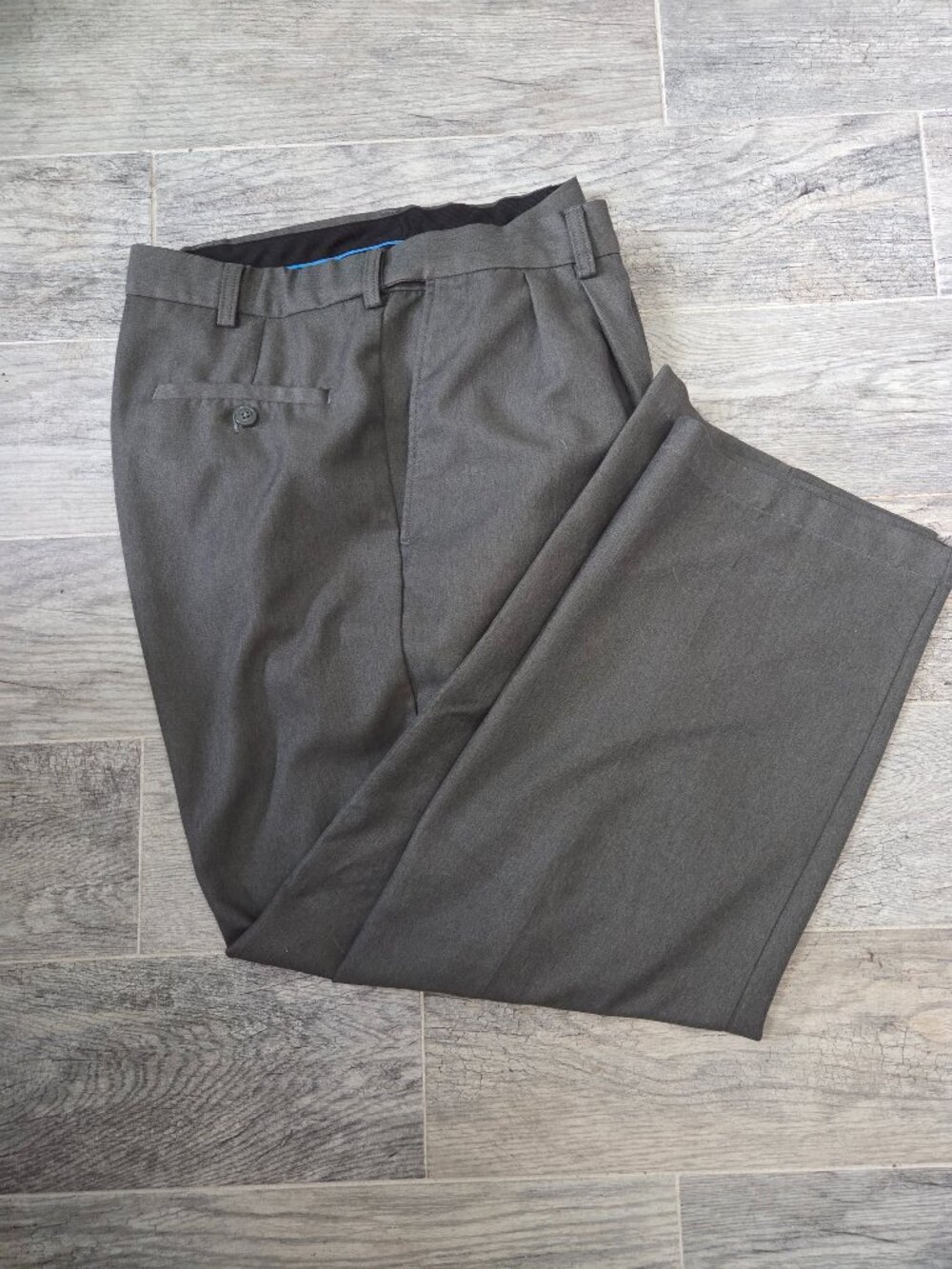 Hagger Gray Dress Pants Men's 42x30 4 Pocket Pleated Front Slacks